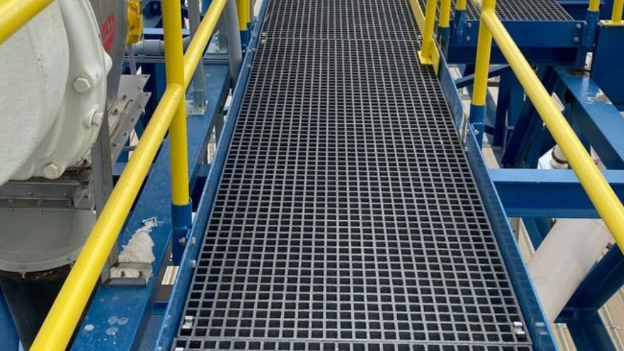 Anti-Slip and Moisture-Resistant Platforms for Sewage Plants